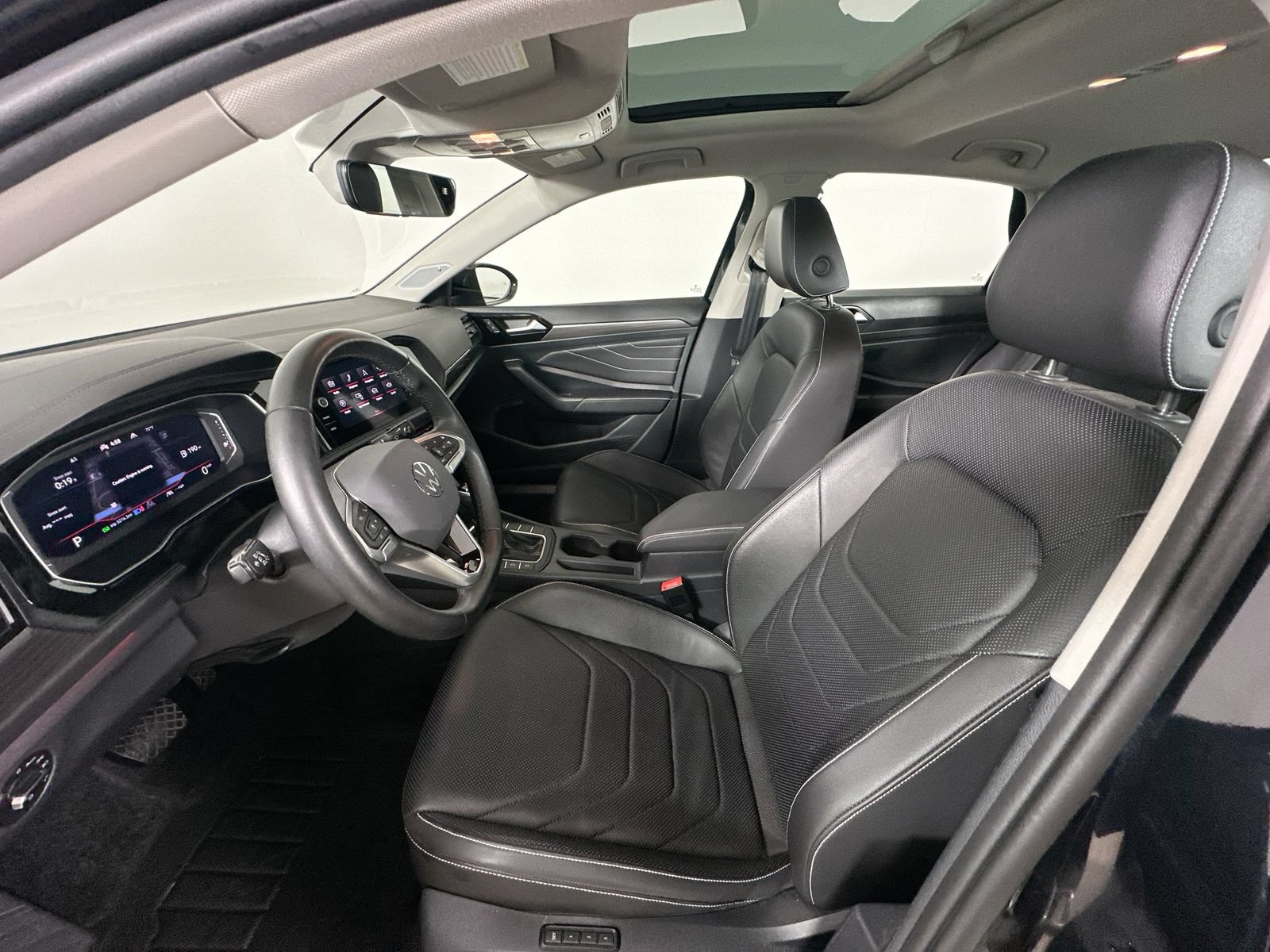 Used 2024 Volkswagen Jetta SEL FWD image 32