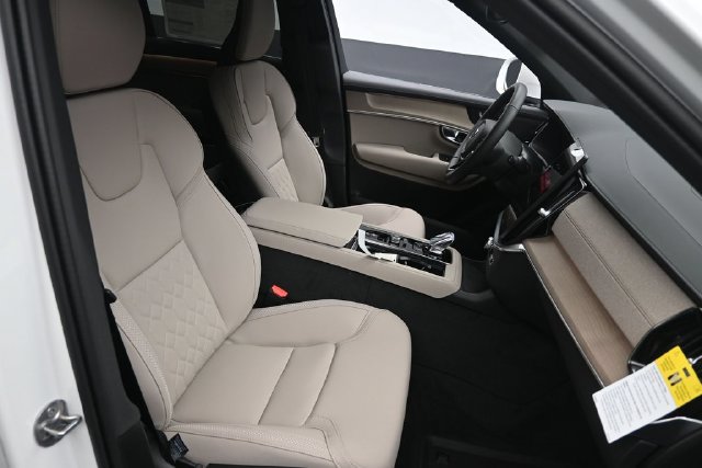 Used 2026 Volvo XC90 T8 Plus w/ Protection Package Premier AWD/4WD image 31