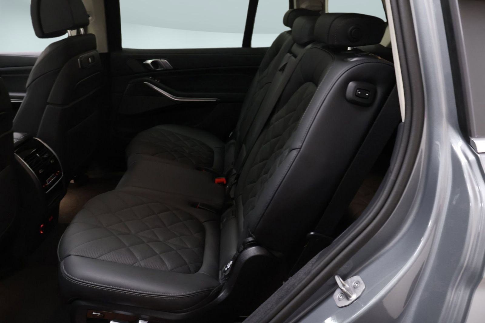 Used 2025 BMW X7 xDrive40i w/ Premium Package image 15