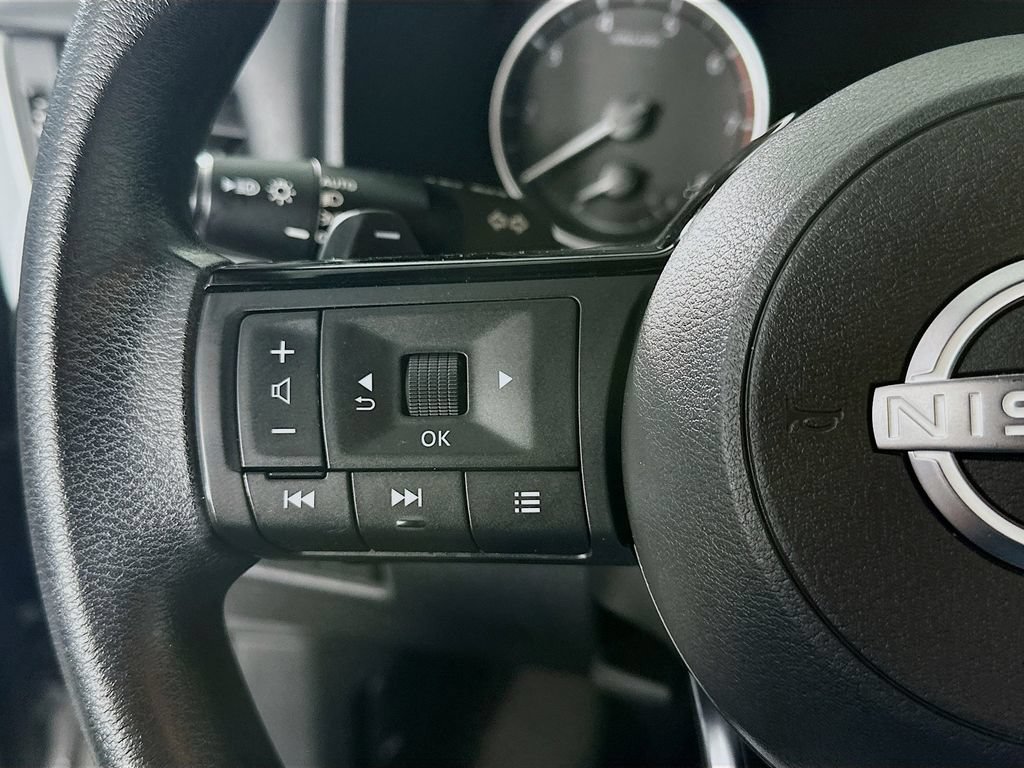 Used 2023 Nissan Rogue SV FWD image 25
