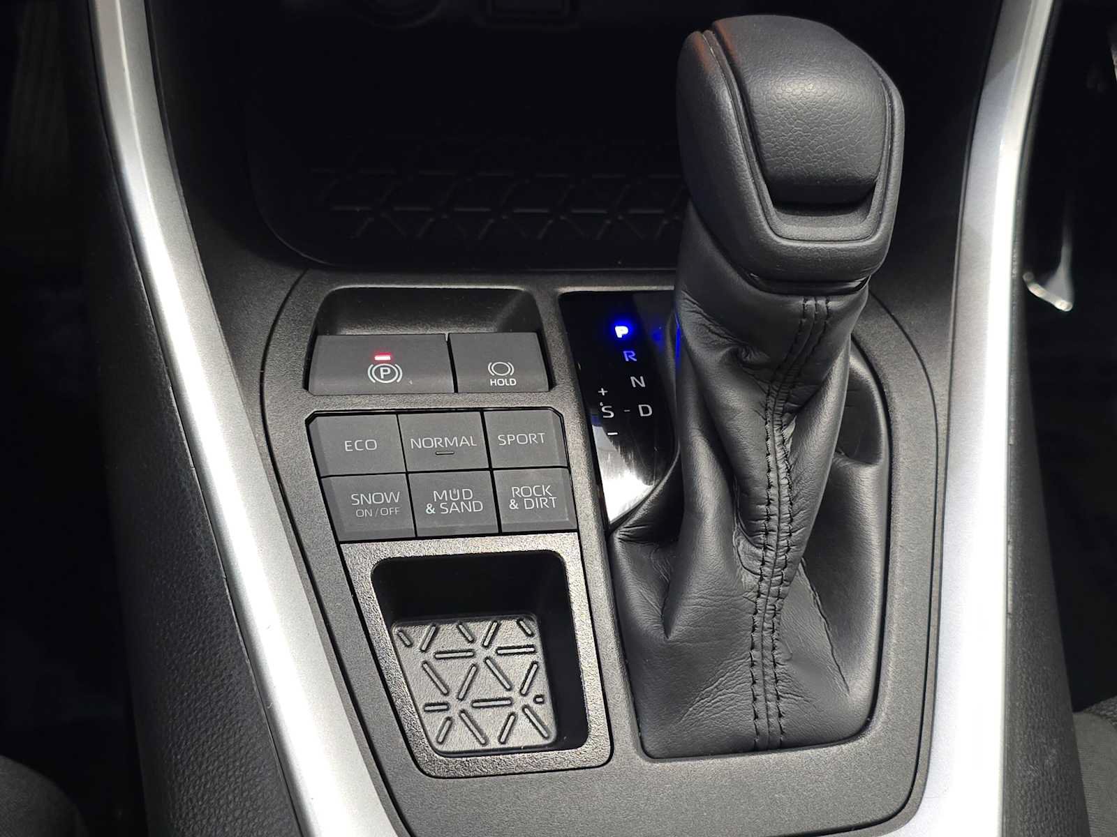 Certified 2023 Toyota RAV4 LE AWD/4WD image 17