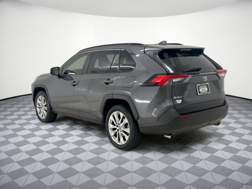 Used 2019 Toyota RAV4 XLE Premium FWD image 3