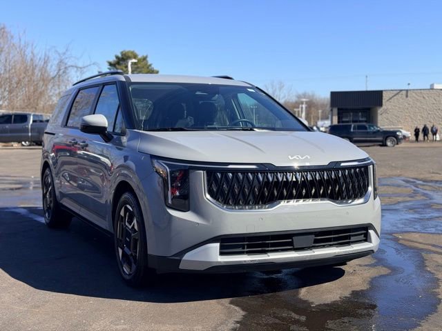 Used 2025 Kia Carnival EX image 4