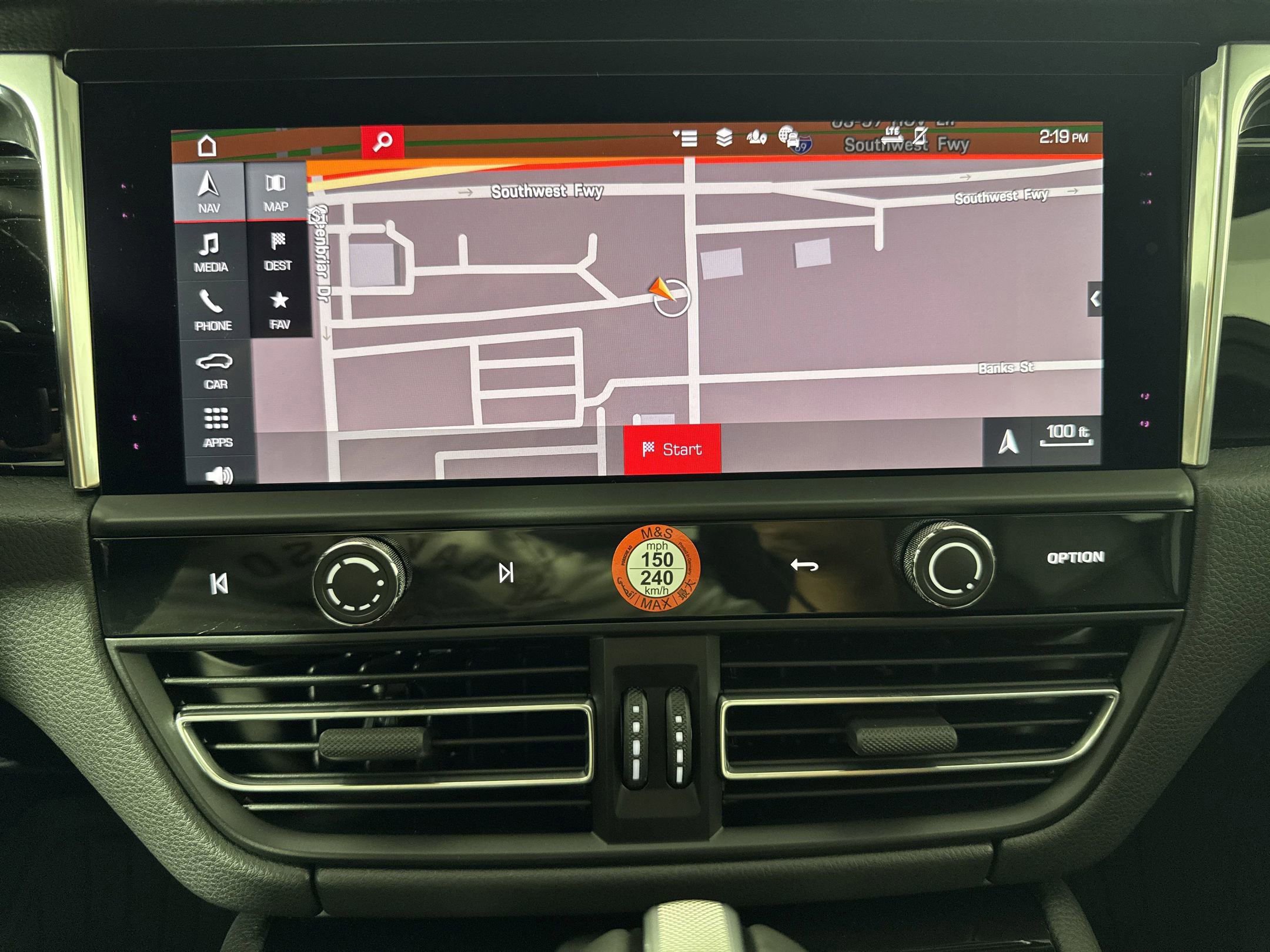 Certified 2025 Porsche Macan AWD/4WD image 25