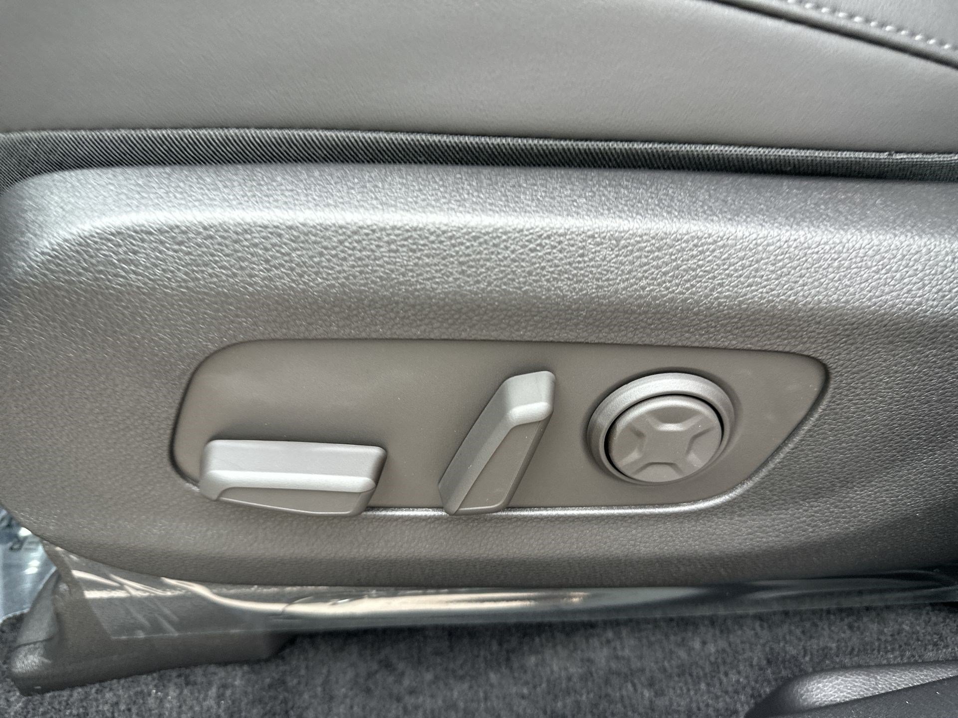 New 2026 Kia Carnival EX FWD image 16