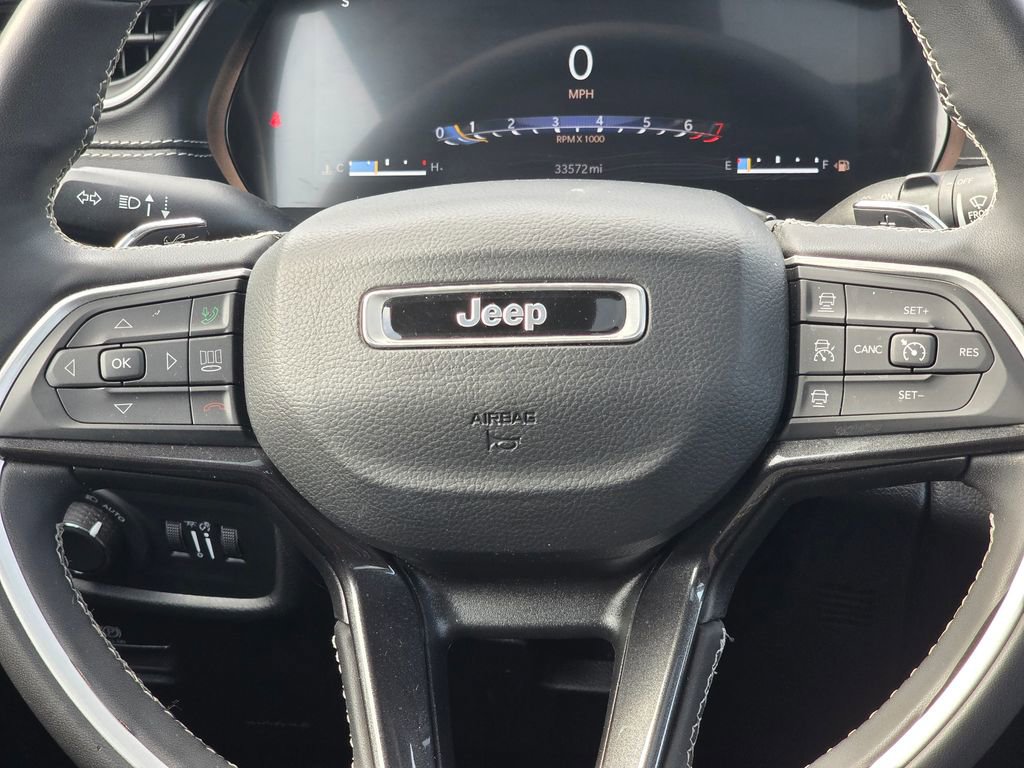 Used 2023 Jeep Grand Cherokee Laredo w/ Luxury Tech Group I image 18