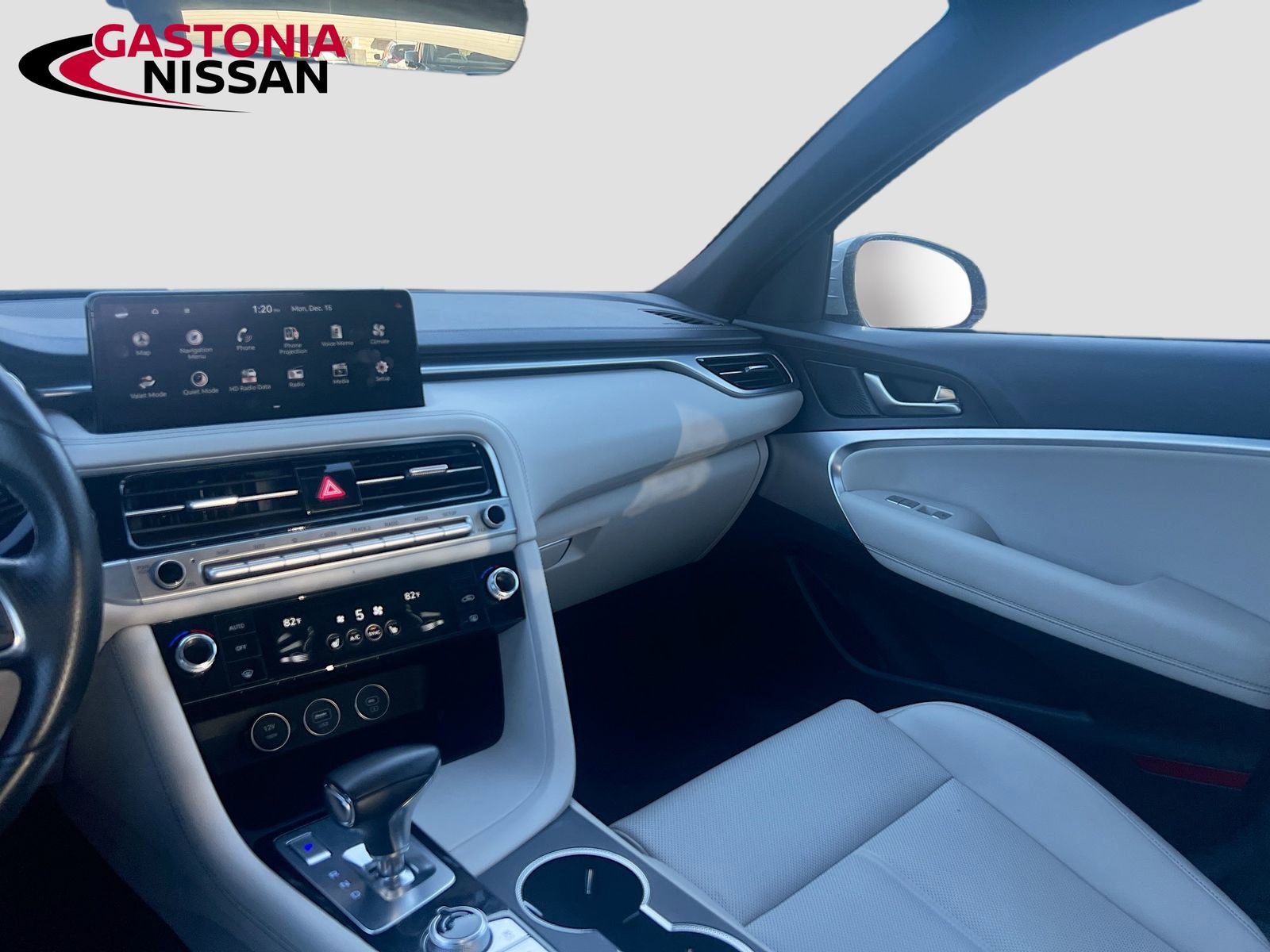 Used 2024 Genesis G70 2.5T image 32