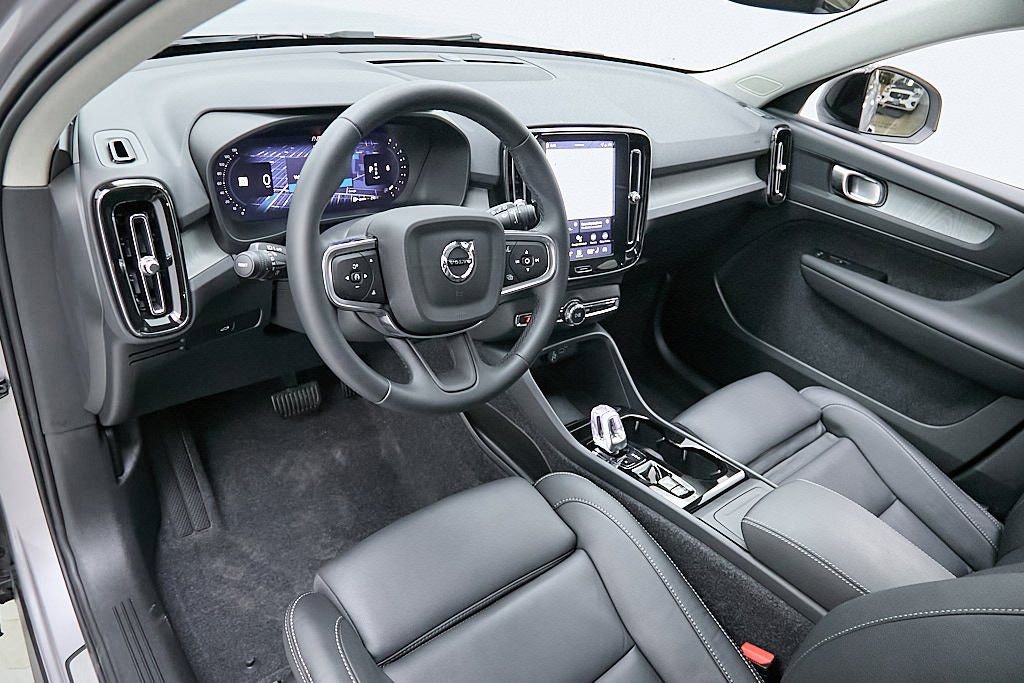 New 2026 Volvo XC40 B5 Plus w/ Protection Package Premier image 14