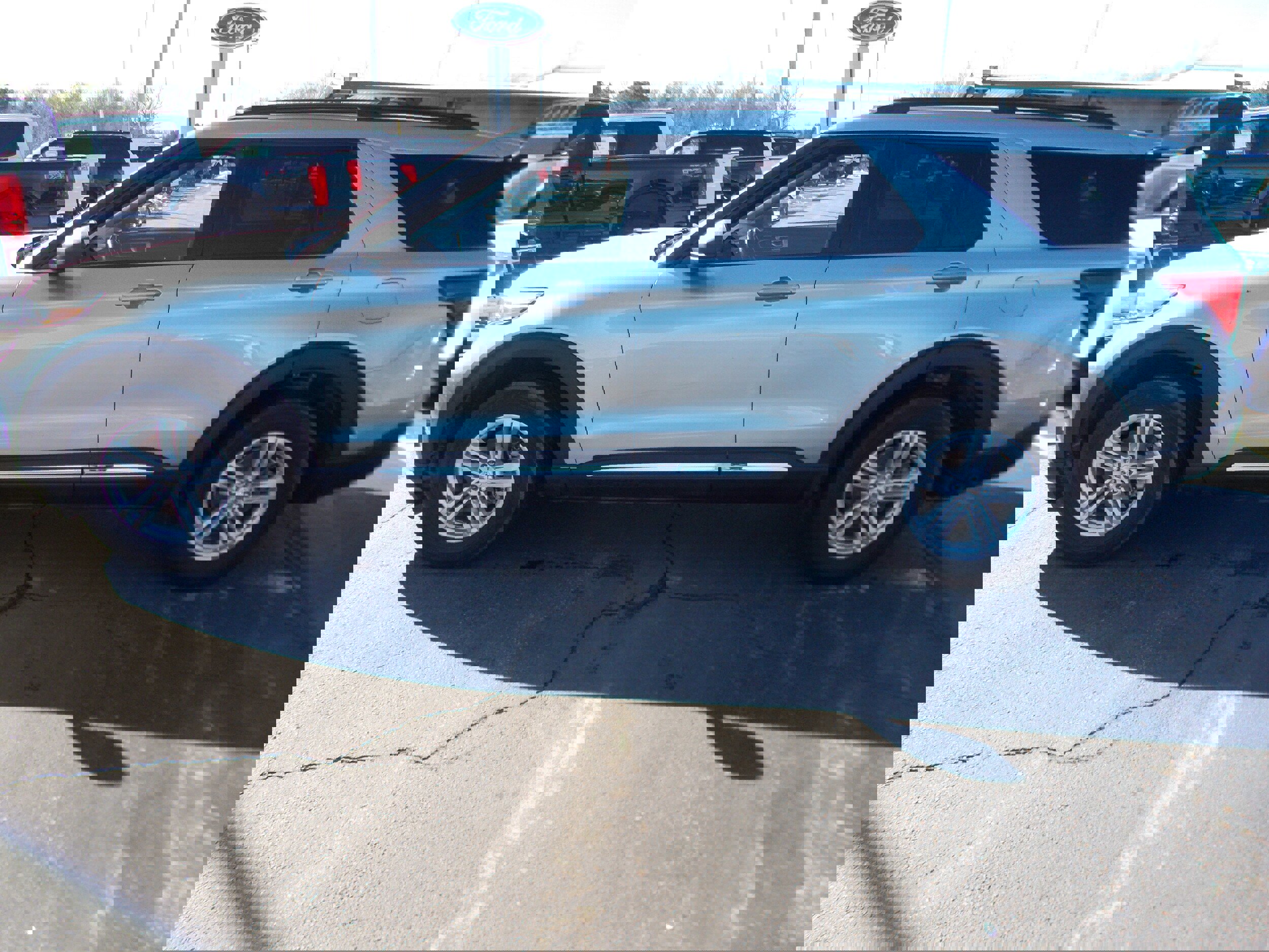 Used 2023 Ford Explorer XLT w/ Equipment Group 202A image 6