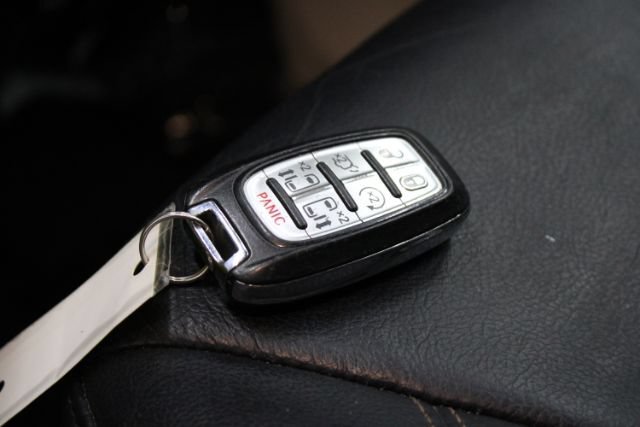 Used 2019 Chrysler Pacifica Touring-L FWD image 14