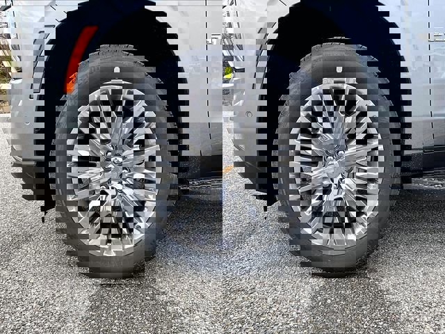 New 2026 Chevrolet Suburban Premier image 7