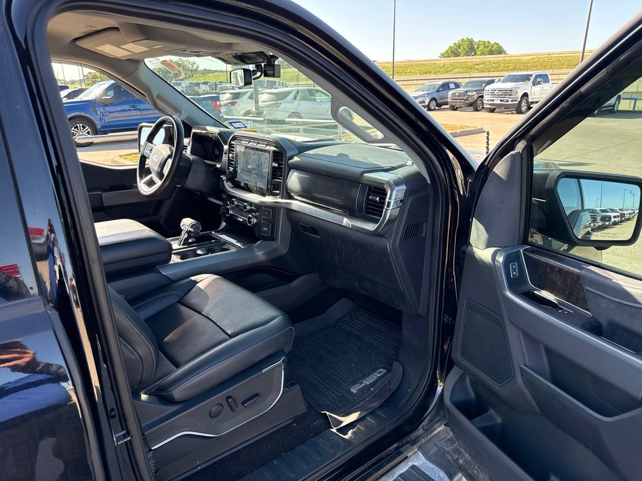 Used 2022 Ford F150 Lariat w/ FX4 Off-Road Package AWD/4WD image 14
