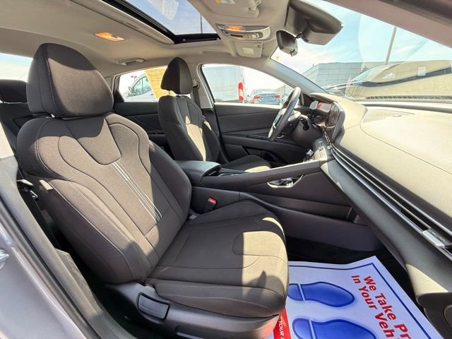 Used 2024 Hyundai Elantra SEL w/ Convenience Package image 19