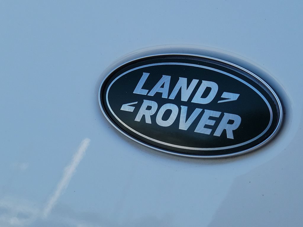 Certified 2025 Land Rover Discovery S AWD/4WD image 10