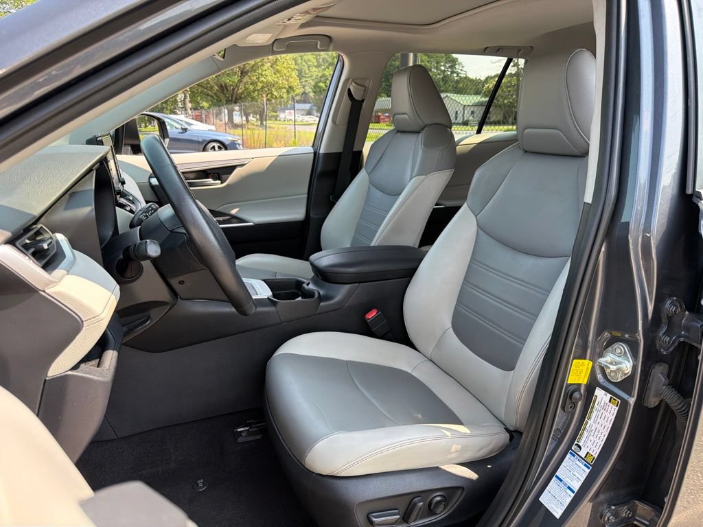 Used 2020 Toyota RAV4 XLE Premium AWD/4WD image 18