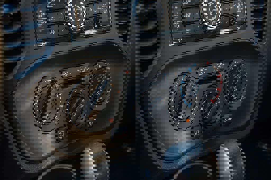 Used 2013 Nissan Juke S image 20