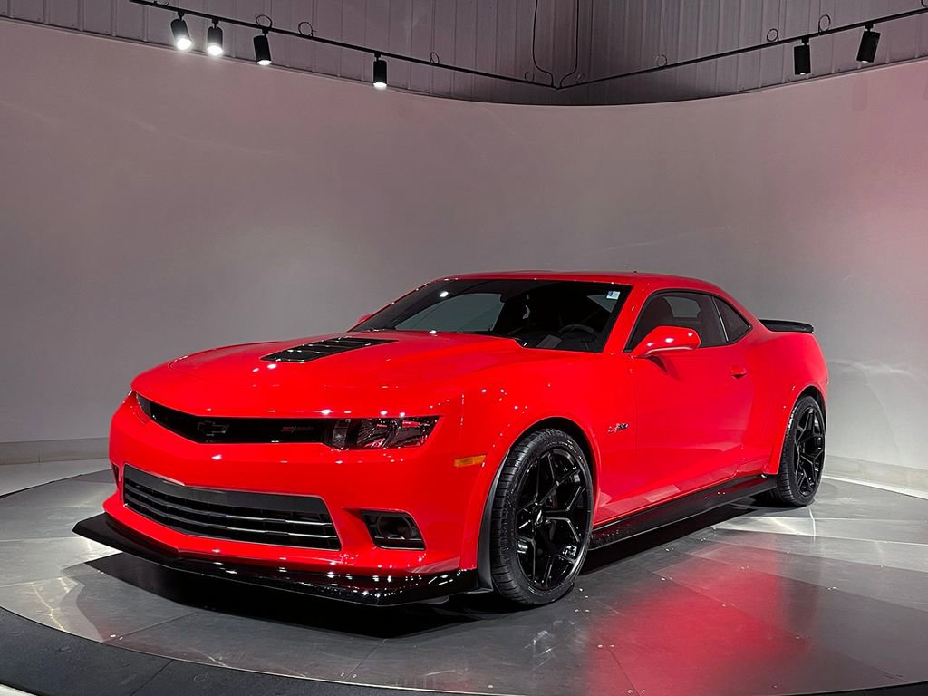 Used 2015 Chevrolet Camaro Z/28 RWD image 2