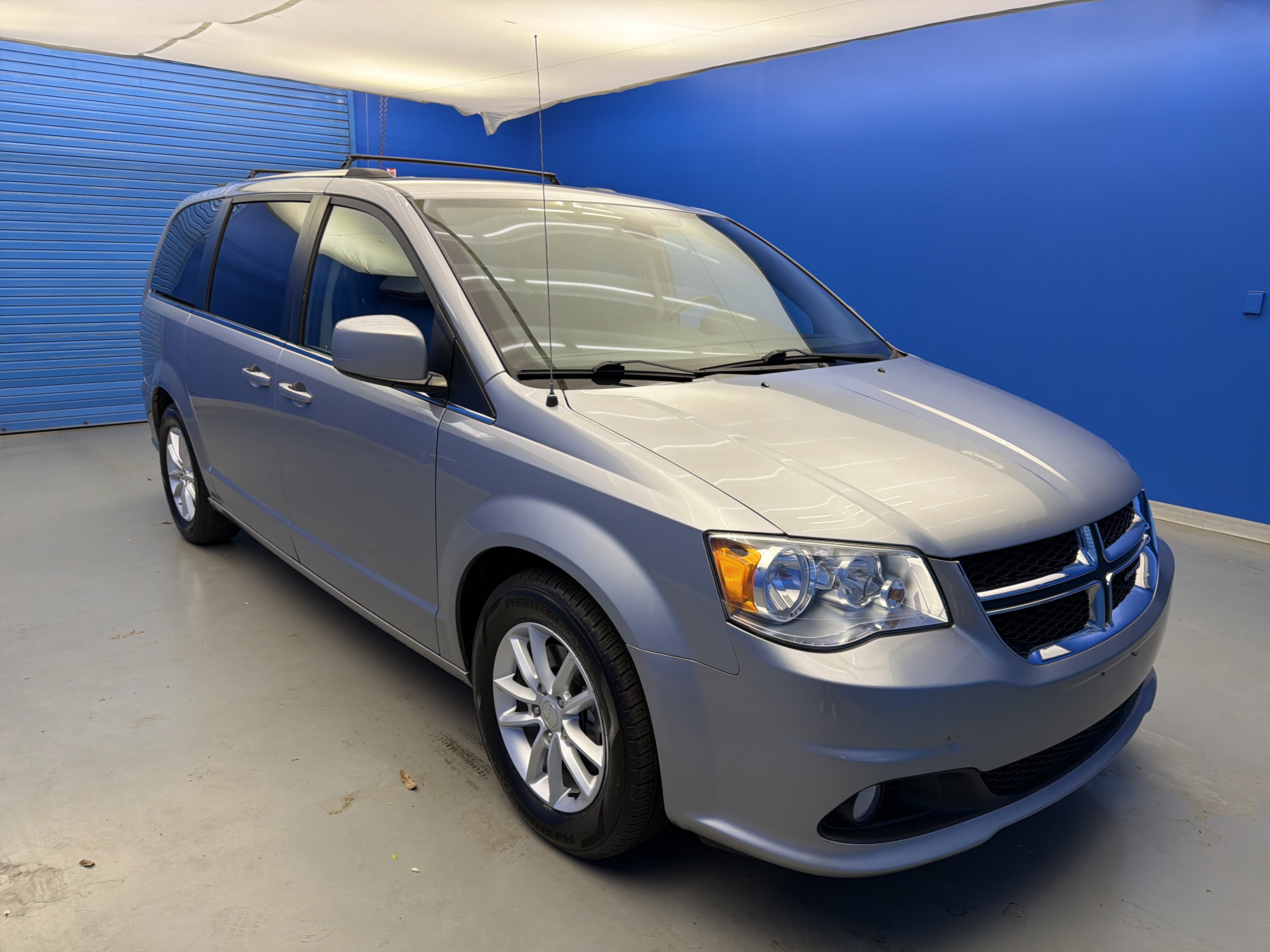 Used 2020 Dodge Grand Caravan SXT FWD image 2