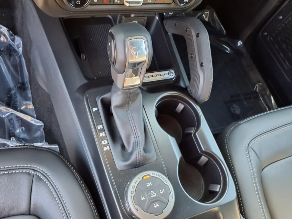New 2025 Ford Bronco Outer Banks w/ Sasquatch Package image 16
