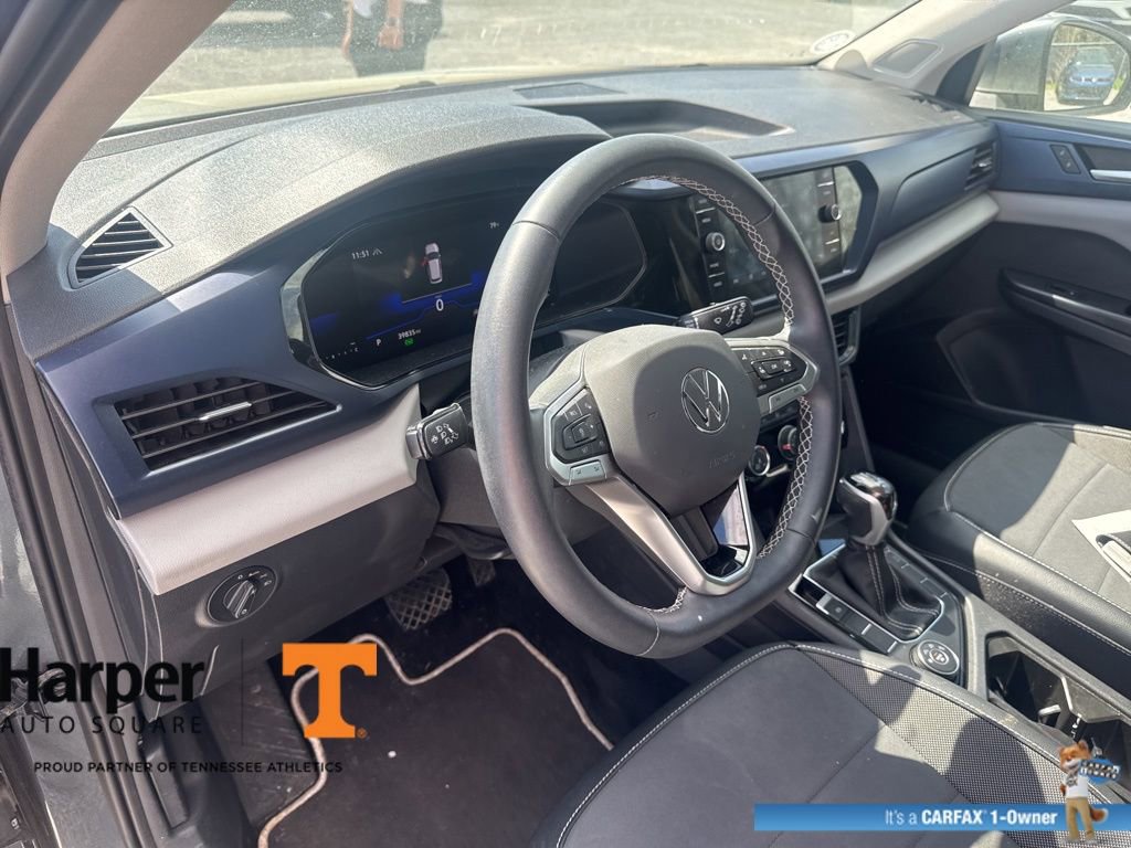 Used 2023 Volkswagen Taos SE w/ Panoramic Sunroof Package image 14