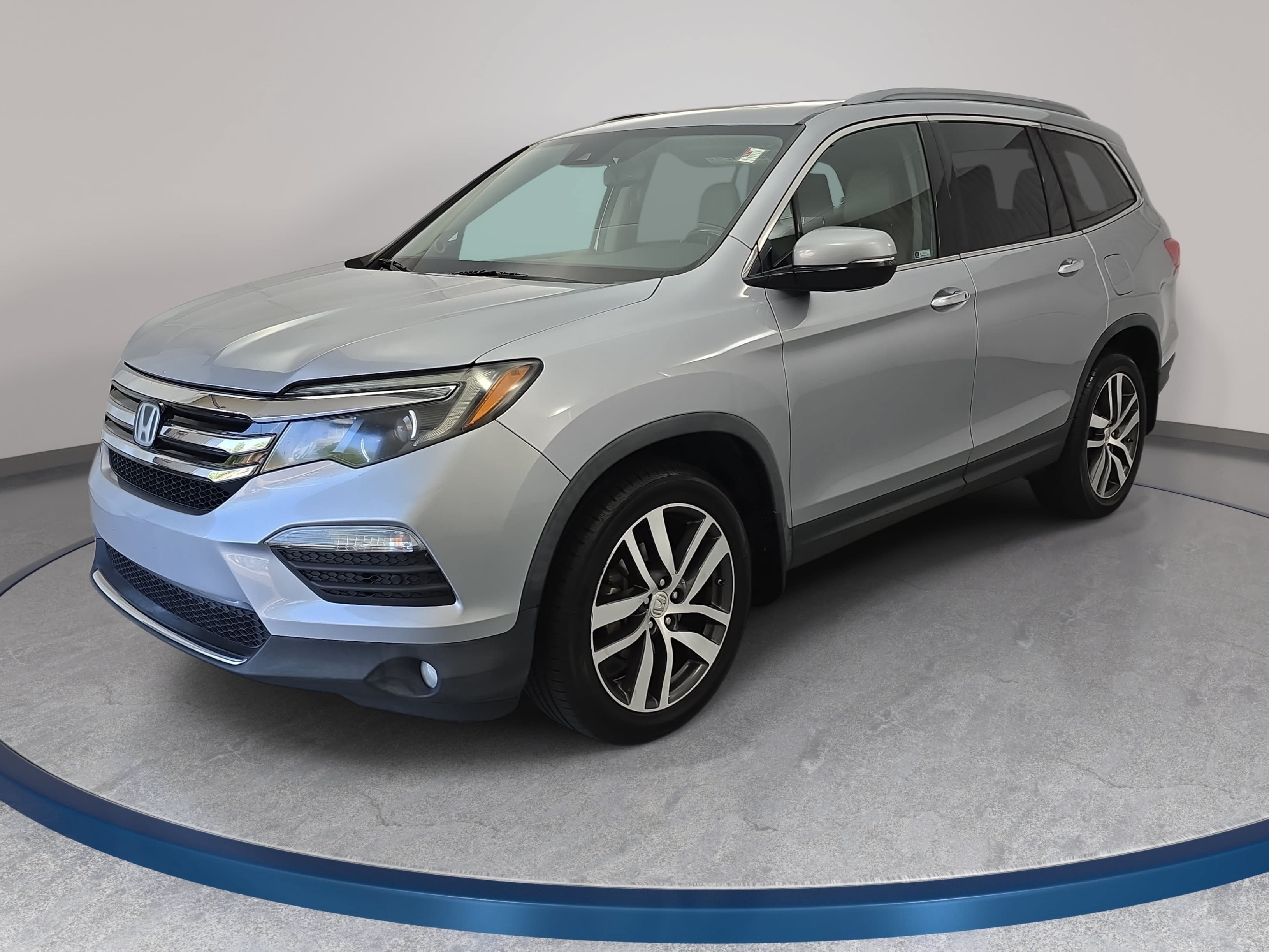 Used 2018 Honda Pilot Touring image 1