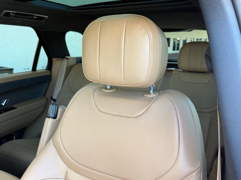 Used 2023 Land Rover Range Rover Sport SE image 3