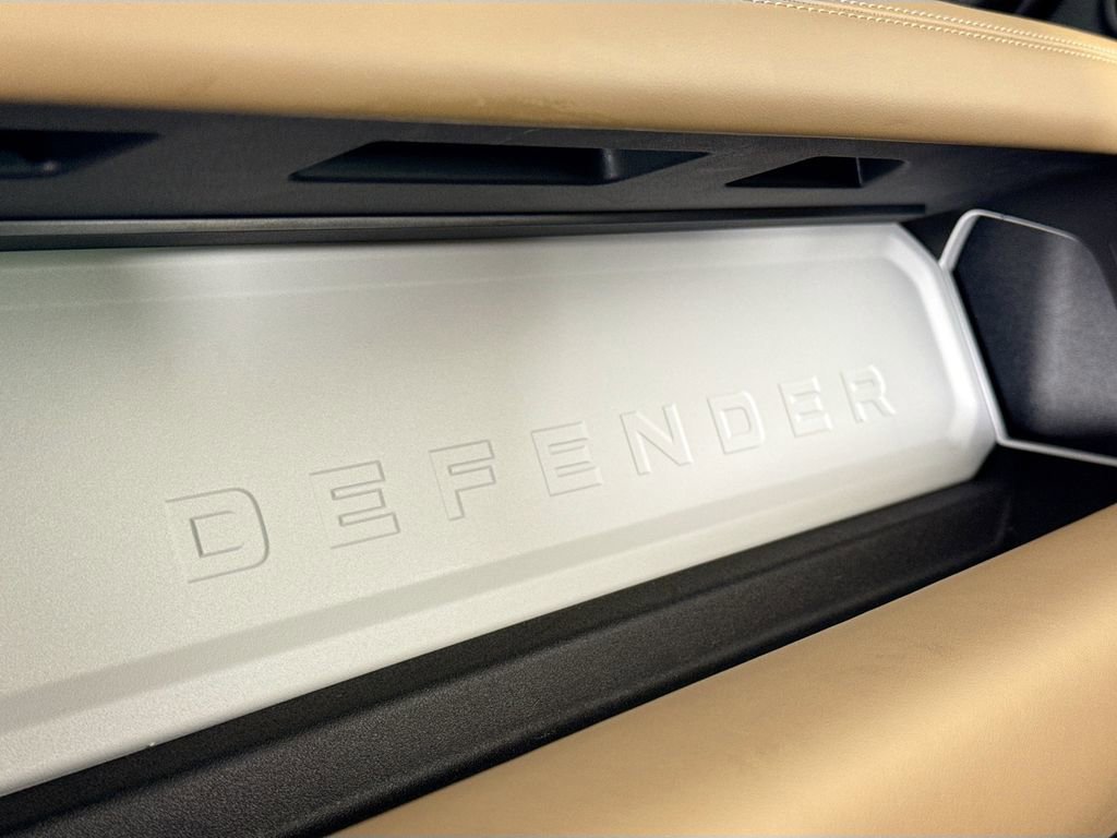 Used 2025 Land Rover Defender 110 S image 22