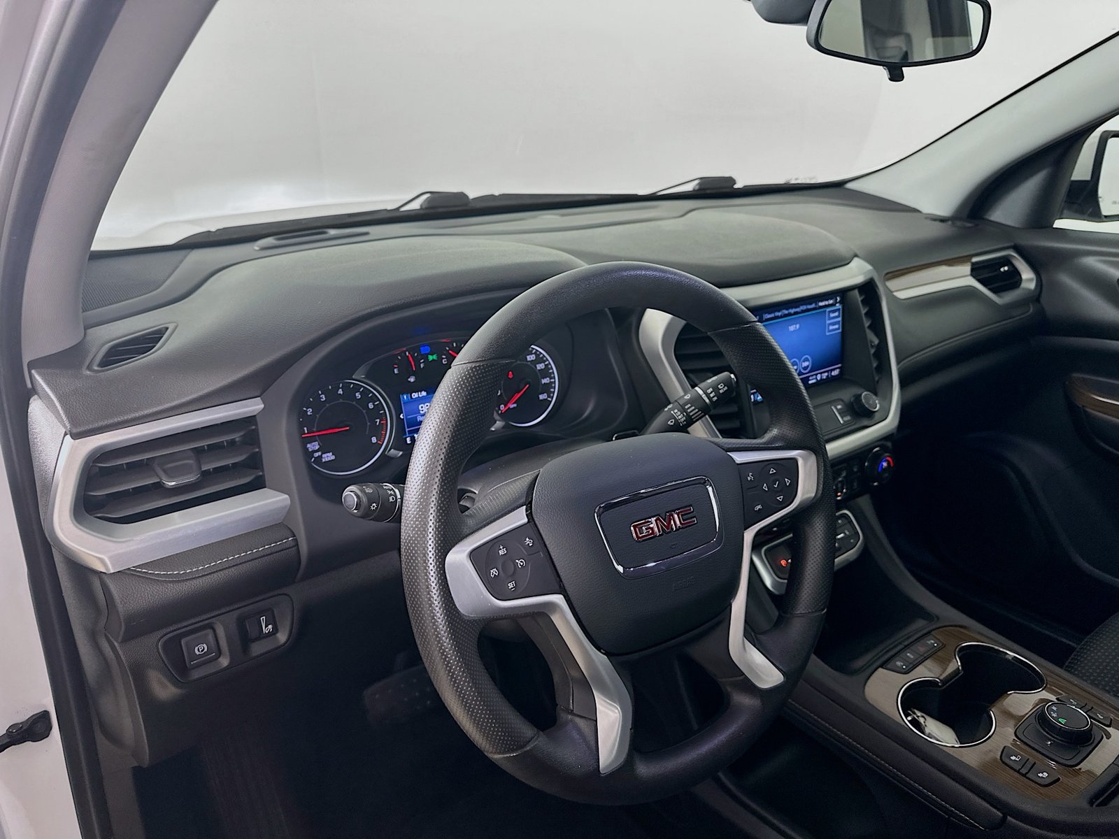 Used 2021 GMC Acadia SLE w/ Driver Convenience Package FWD image 30