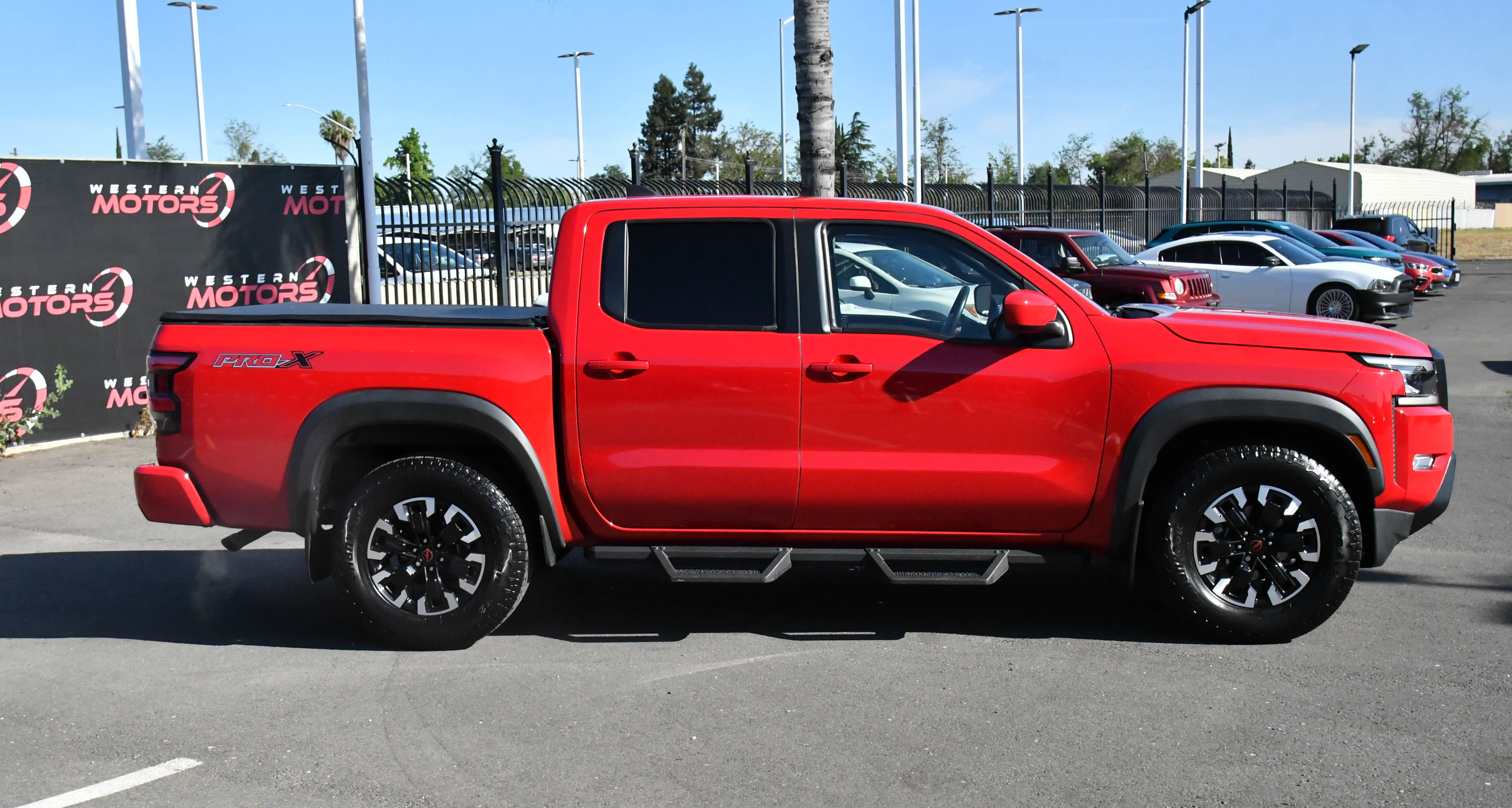 Used 2023 Nissan Frontier Pro-X w/ Technology Package image 9
