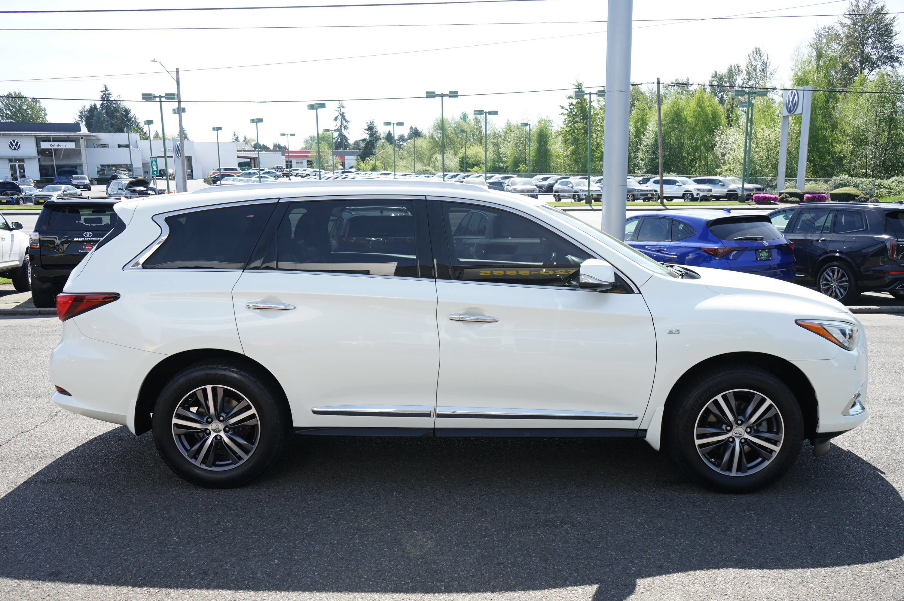 Used 2017 INFINITI QX60 Luxe w/ Premium Plus Package AWD/4WD image 6