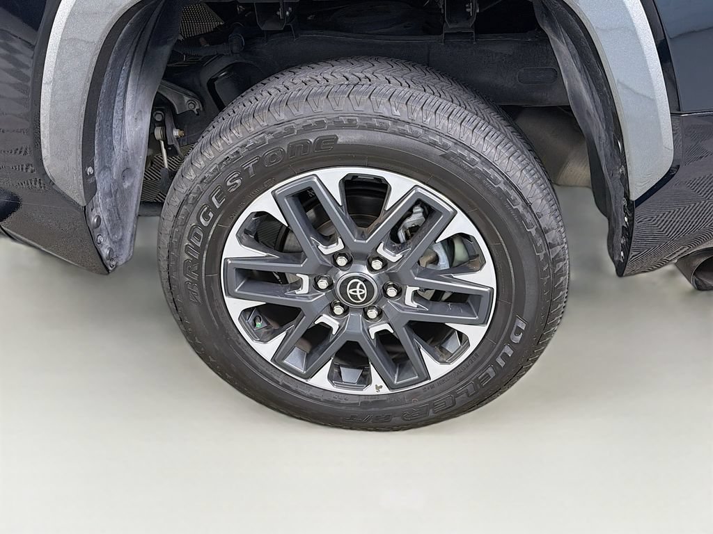 Used 2025 Toyota Tundra Limited AWD/4WD image 34