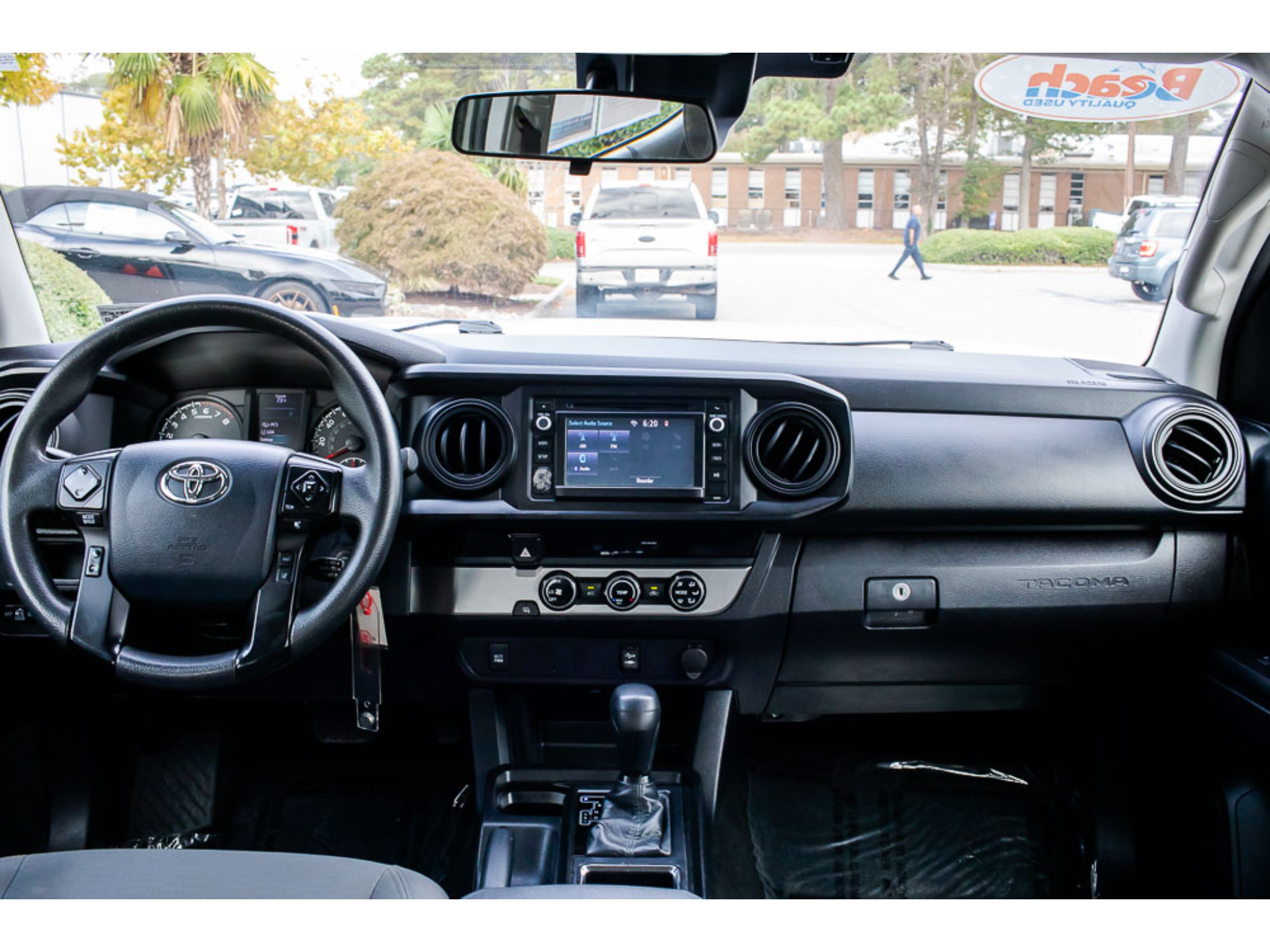 Used 2018 Toyota Tacoma SR RWD image 11