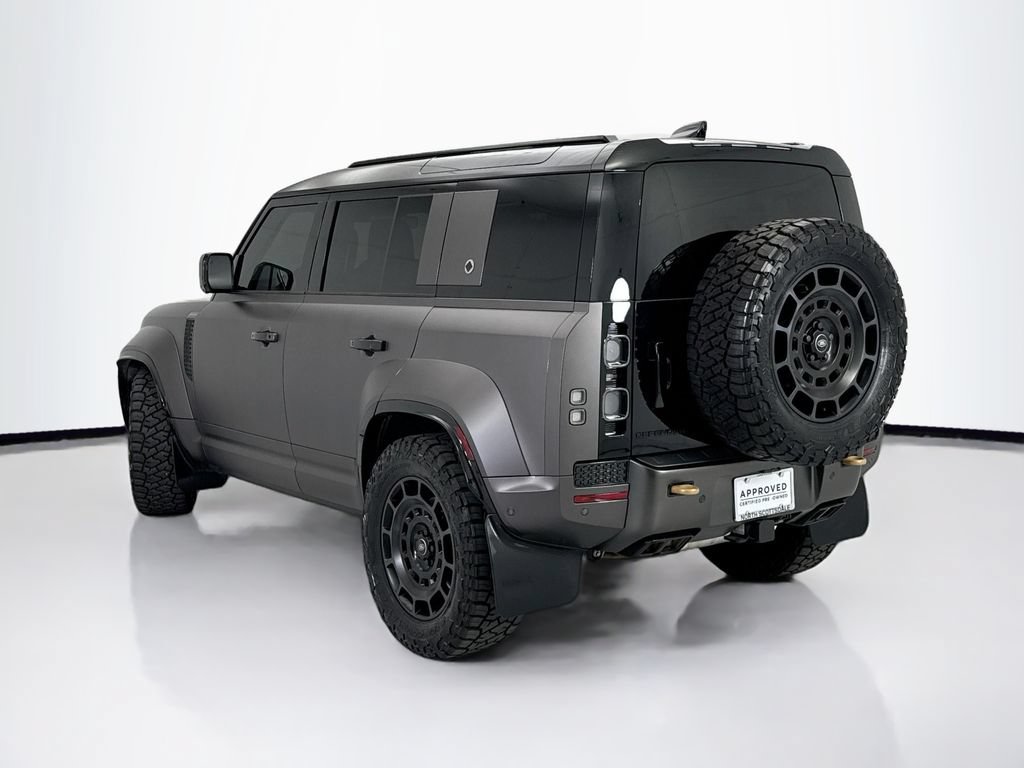 Used 2025 Land Rover Defender 110 AWD/4WD image 7
