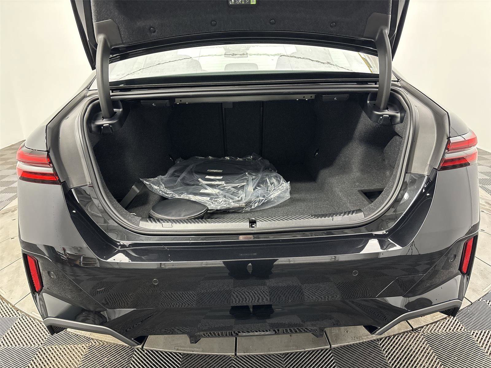 New 2026 BMW 530i xDrive w/ M Sport Package image 21