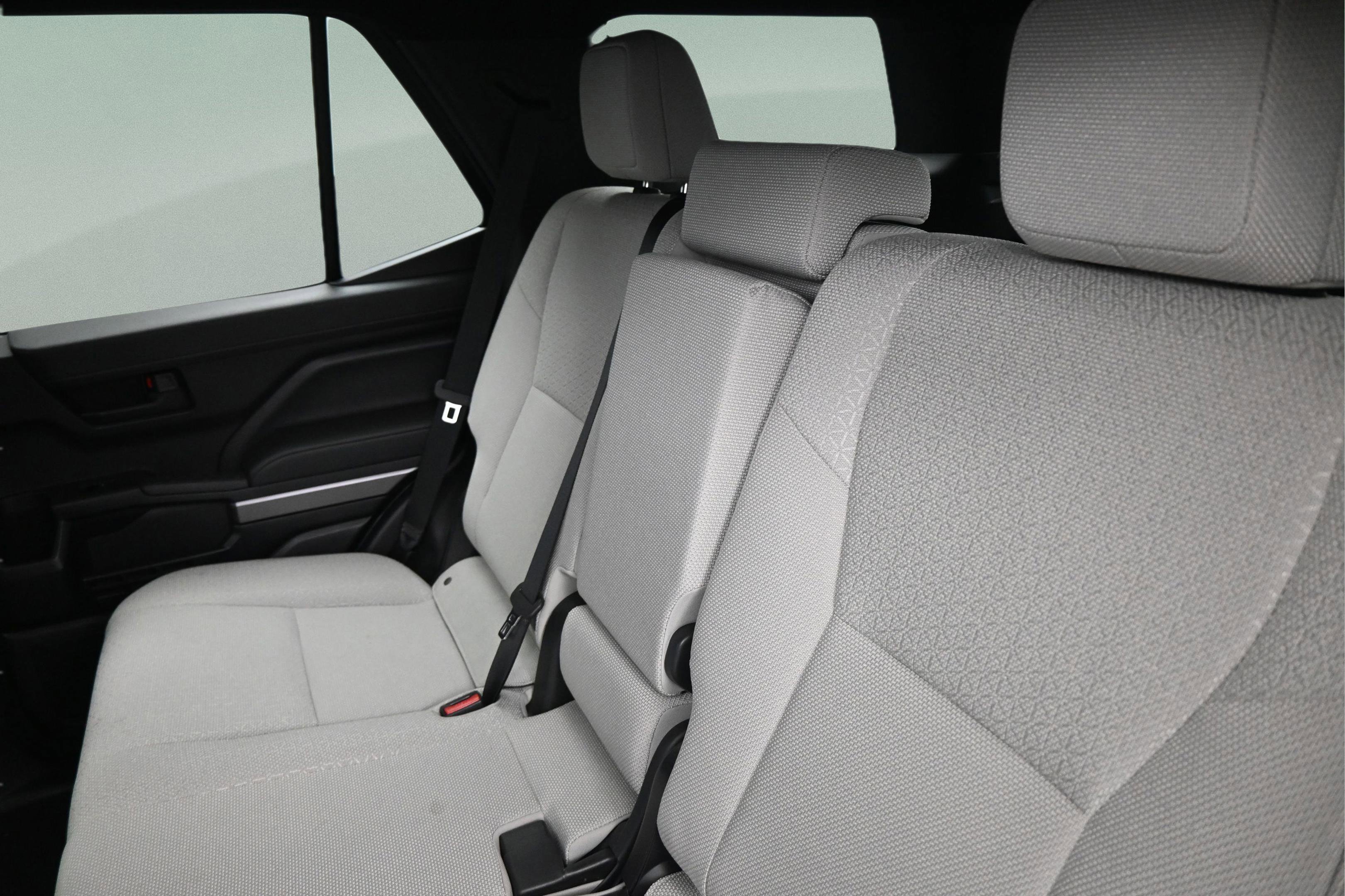 Used 2025 Toyota 4Runner SR5 AWD/4WD image 33