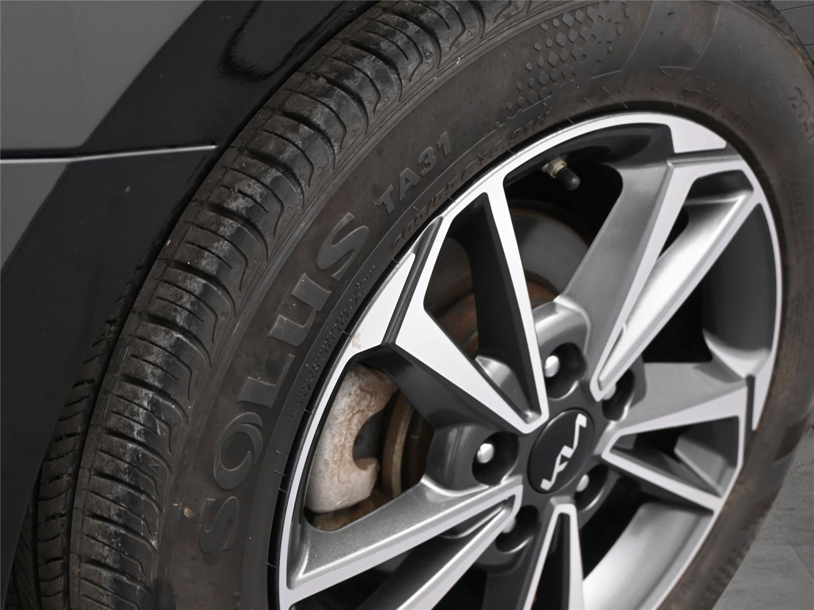 Used 2023 Kia Forte LXS image 7