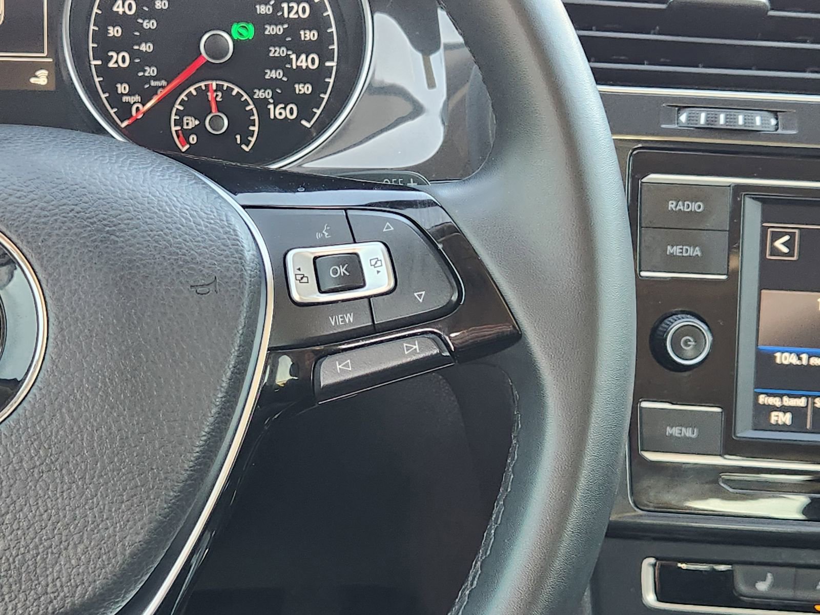 Used 2021 Volkswagen Golf 4-Door image 30