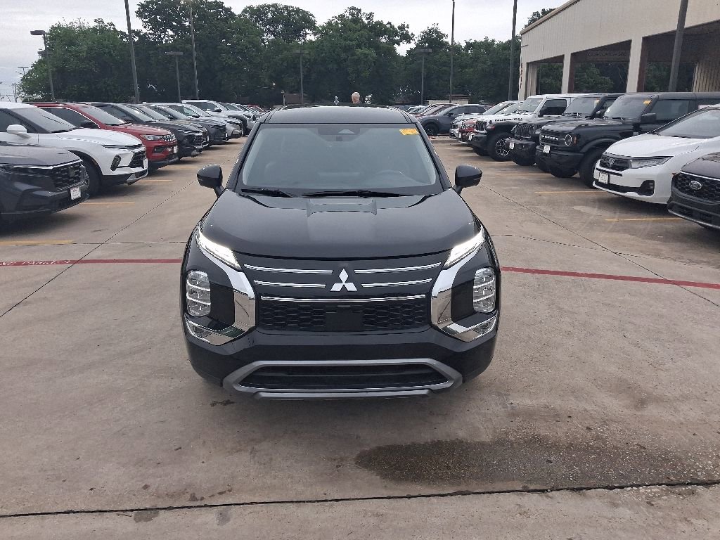 Used 2025 Mitsubishi Outlander SE FWD image 5