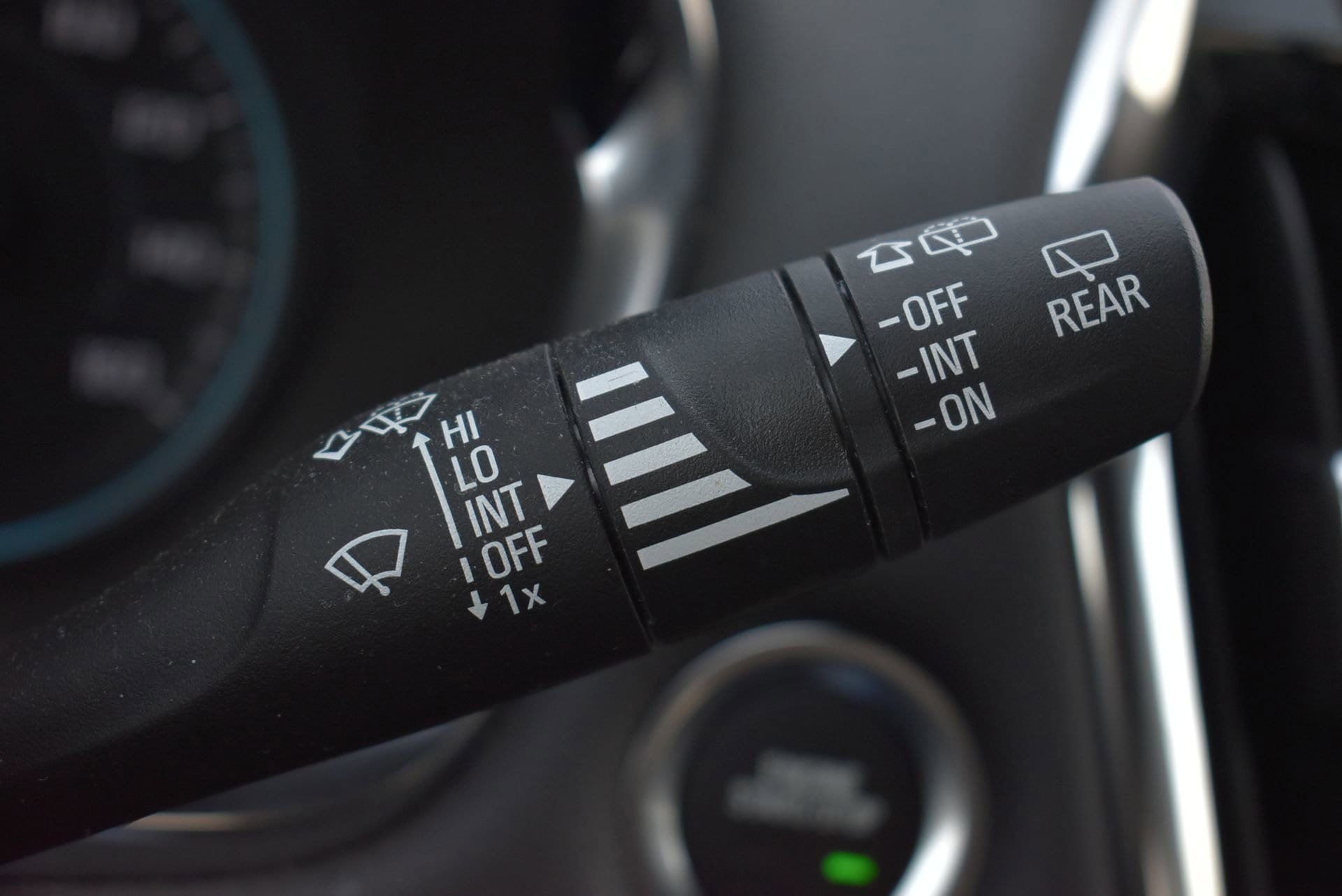 Used 2023 Chevrolet Traverse LT FWD image 25