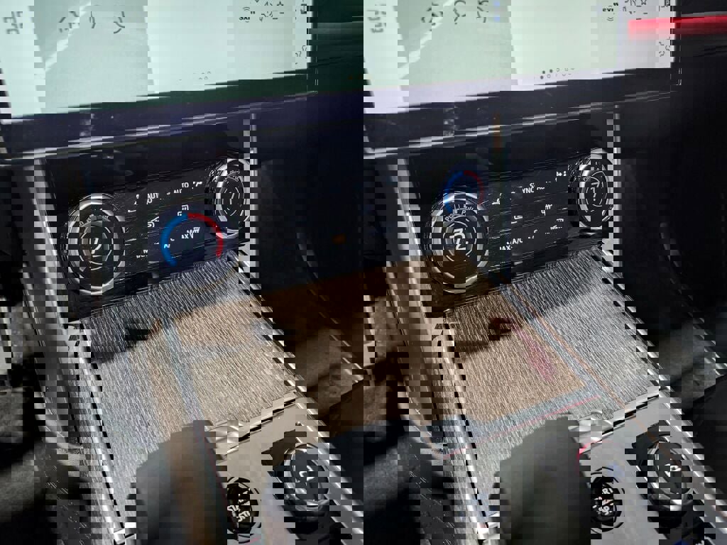 Used 2023 Land Rover Range Rover SE AWD/4WD image 16