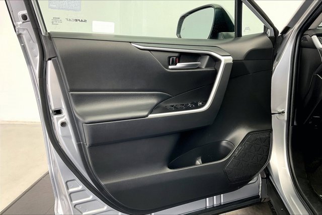 Used 2022 Toyota RAV4 XLE image 26