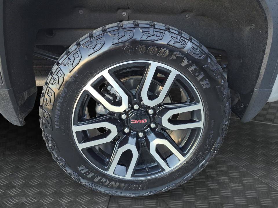 Used 2024 GMC Sierra 1500 AT4 w/ Technology Package AWD/4WD image 17