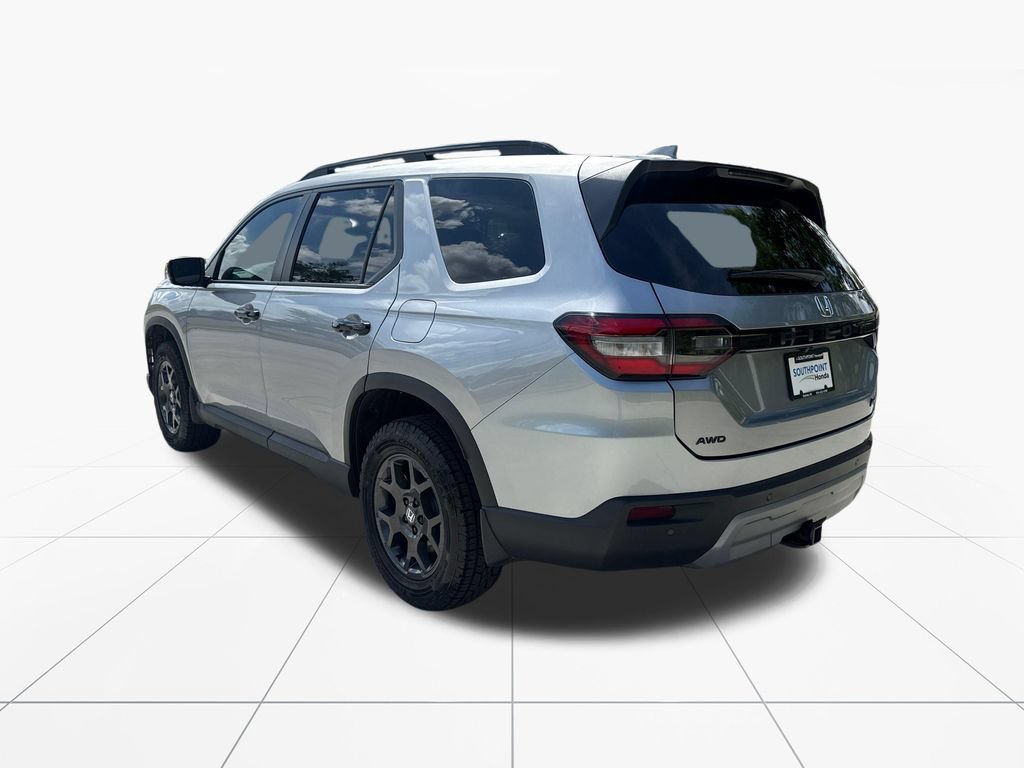 Used 2025 Honda Pilot TrailSport image 6