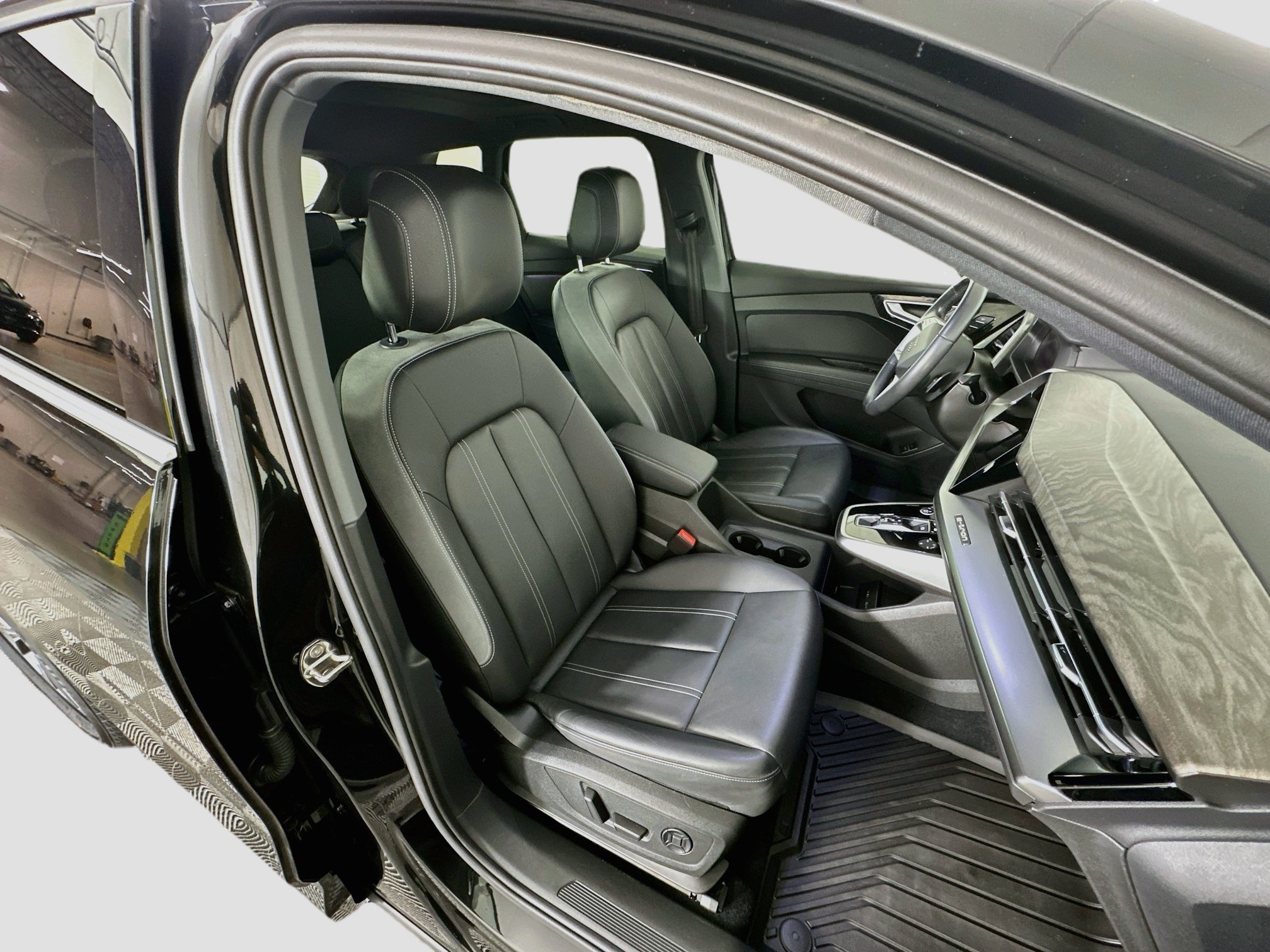 Used 2023 Audi Q4 e-tron Premium Plus RWD image 32