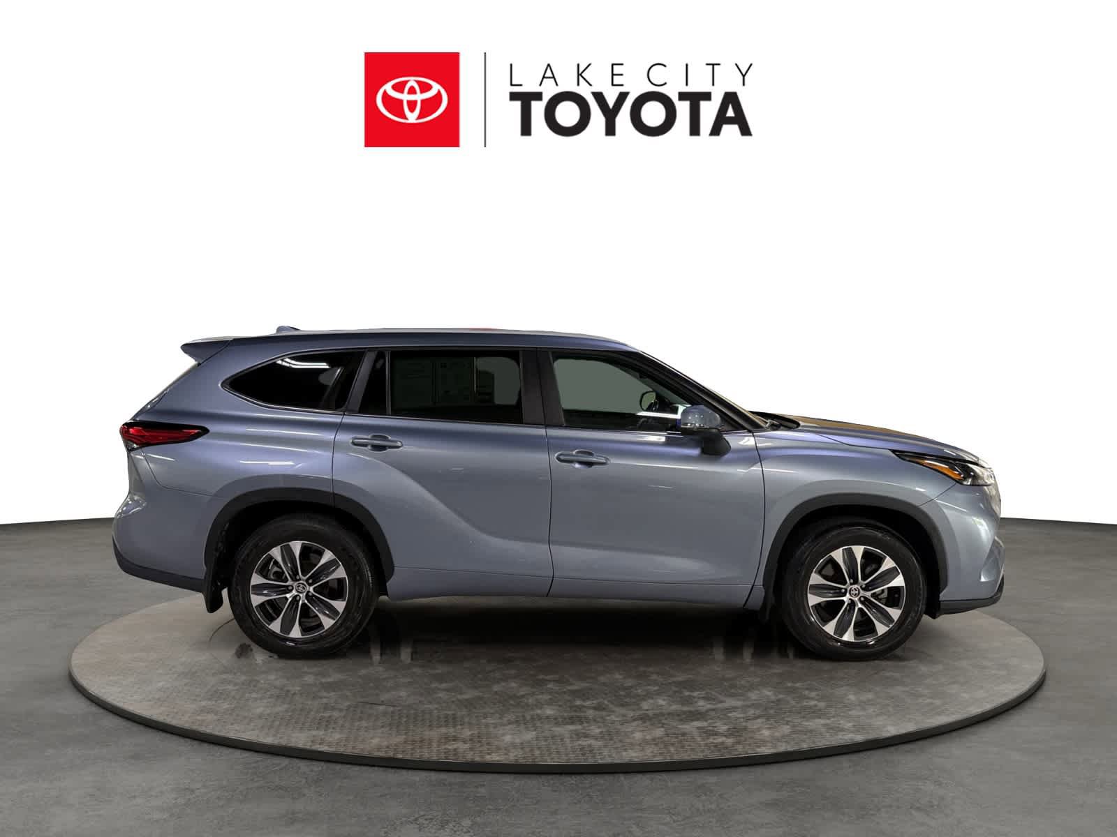 Used 2023 Toyota Highlander XLE FWD image 11