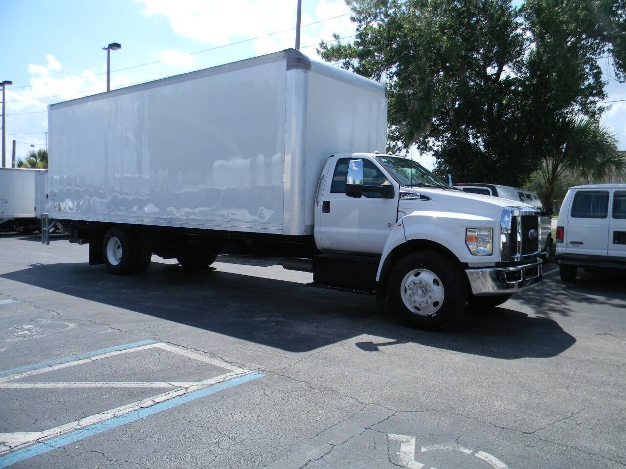 Used 2023 Ford F650 2WD Regular Cab Super Duty image 2