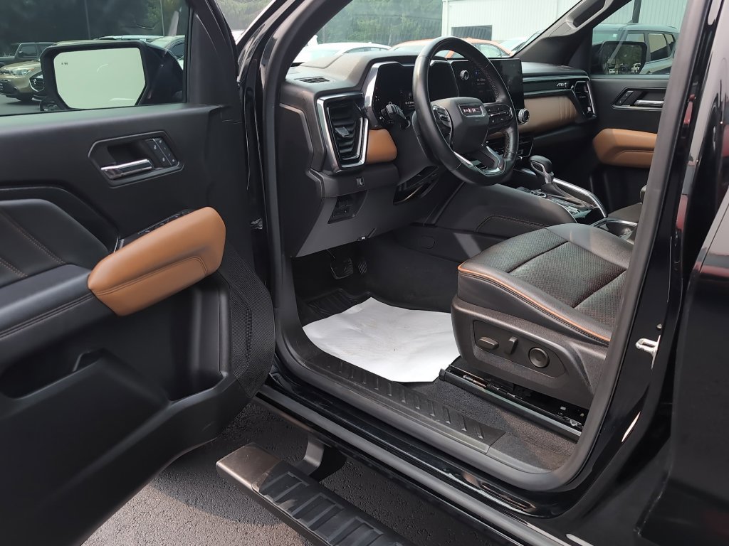 Used 2024 GMC Canyon AT4 w/ AT4 Premium Package AWD/4WD image 16