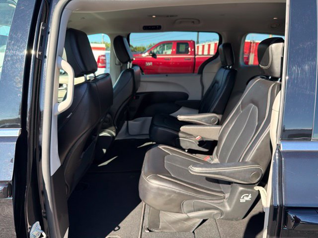 Used 2024 Chrysler Pacifica Touring-L FWD image 26