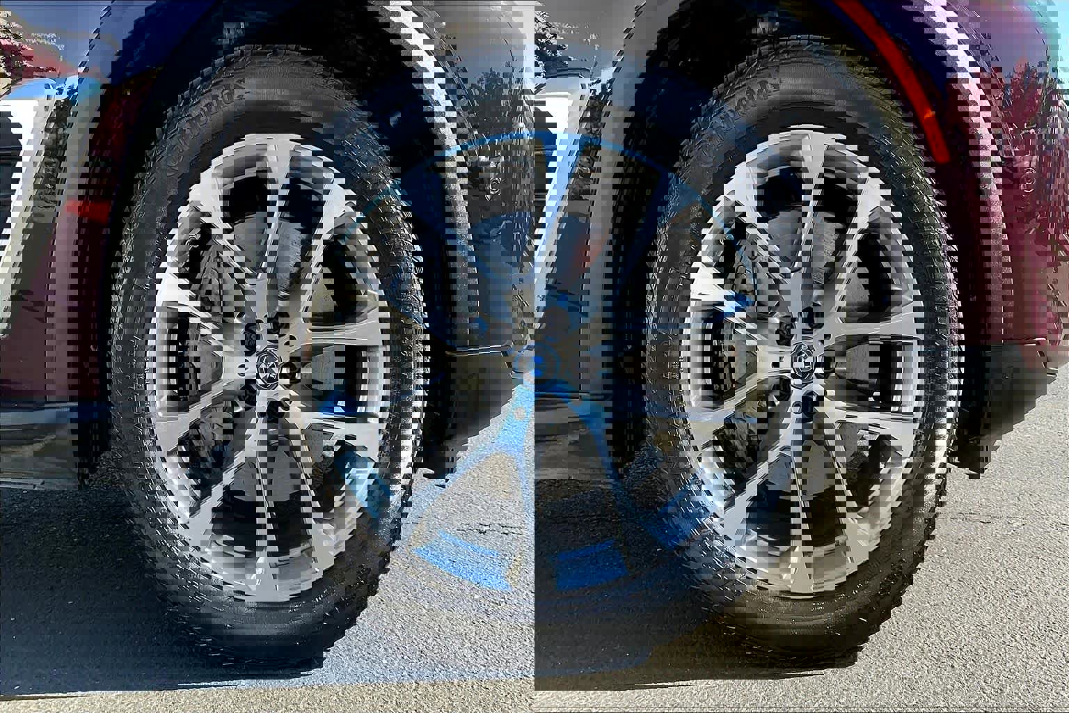 Used 2025 BMW X5 xDrive50e w/ Premium Package image 12