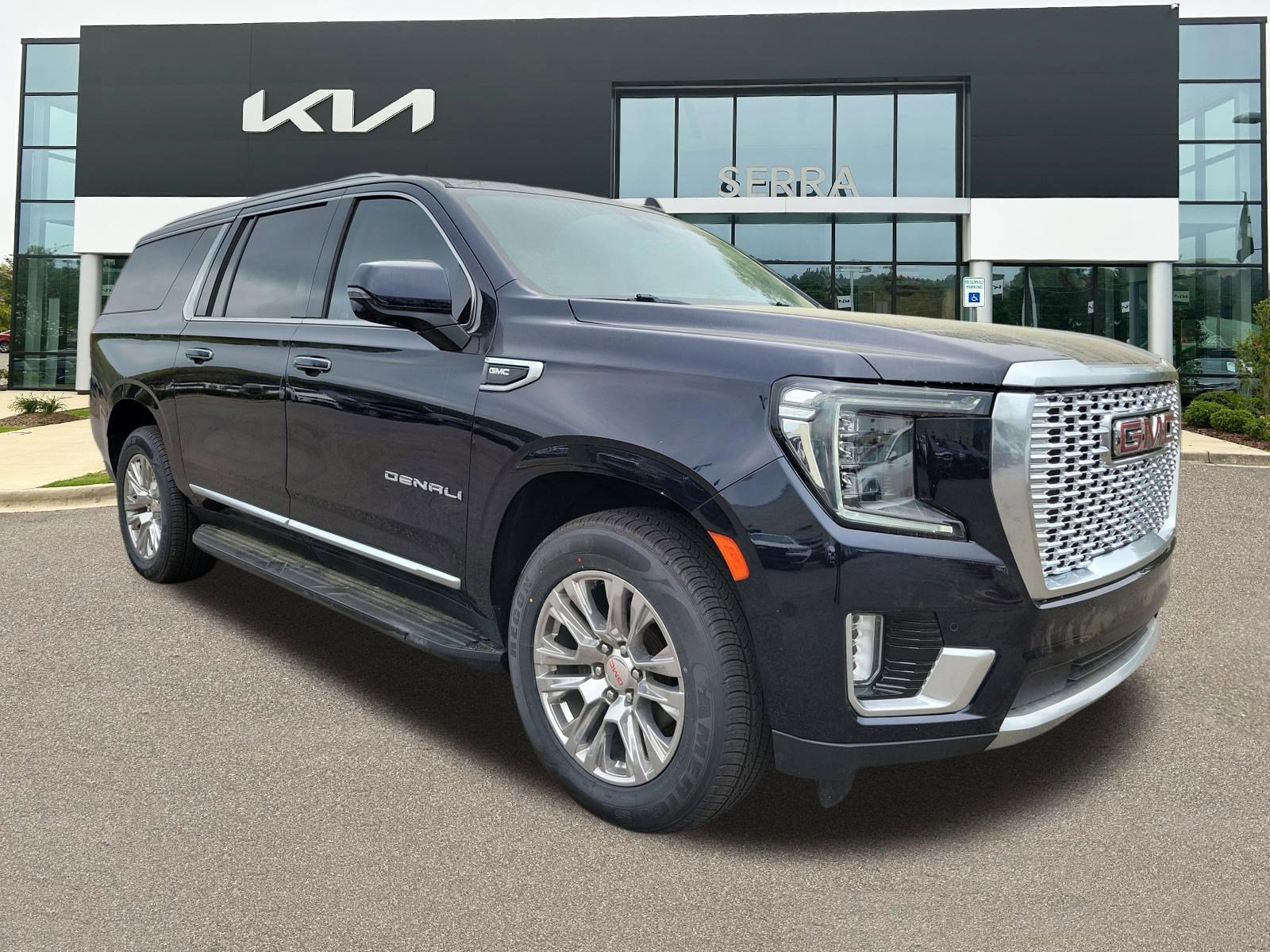 Used 2021 GMC Yukon XL Denali image 1
